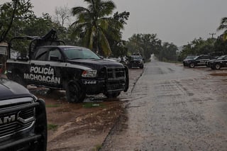  Los 20 policías que sobrevivieron a la emboscada del pasado lunes, fueron llamados a declarar ante el Ministerio Público de la Fiscalía General del Estado de Michoacán. (NOTIMEX)