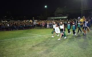 Una gran fiesta se vivió anoche en el Colegio Inglés de Torreón, donde las instituciones participantes desfilaron.