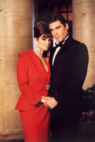 En la pantalla. Eduardo Yáñez y Lucía Méndez se conocieron en 1992 durante las grabaciones de la telenovela Marielena. (ESPECIAL)