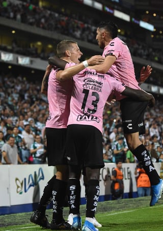 Santos Laguna regresó a la senda de la victoria tras golear ayer en el Estadio Corona 4-1 a los Xolos de Tijuana. (JESÚS GALINDO)