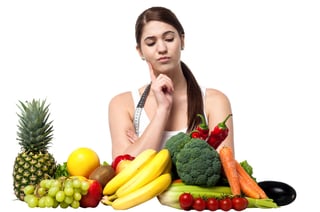 Se deben comer frutas ricas en antioxidantes como las naranjas, mangos, cerezas, moras y plátano. (ARCHIVO)