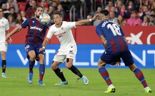 Javier Hernández disputó 80 minutos de buena forma ante Levante y le fue anulado un gol por fuera de juego. (EFE) 