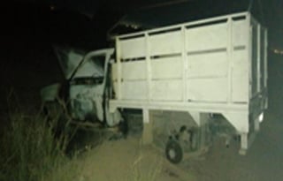 La camioneta fue reportada por los vecinos del sector y asegurada por los elementos de la Policía Municipal. (EL SIGLO DE TORREÓN)