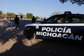 Autoridades de la región informaron que desde la madrugada y mañana de este lunes se registraron enfrentamientos a tiros, un camión de pasajeros incendiado y movilización de grupos armados en el municipio de Tocumbo, Michoacán. (TWITTER)