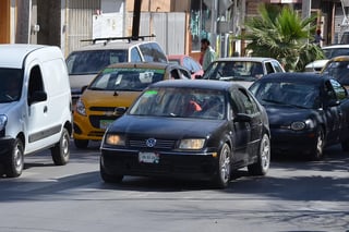 Respecto al flujo de los vehículos de procedencia extranjera que siguen llegando al país, el gobernador asegura que por lo que respecta a Coahuila y sus municipios fronterizos, ha disminuido. (ARCHIVO)