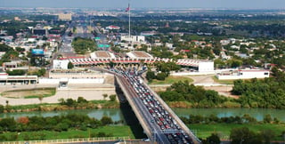 Colectivos de familias víctimas de la violencia descubrieron durante un operativo esta fosa a escasos metros del Puente Internacional Anzalduas en Reynosa (México), fronteriza con el condado de Hidalgo (Texas, EUA). (ESPECIAL)