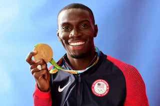 El atleta estadounidense fue ganador de oro Olímpico en tres juegos consecutivos. (CORTESÍA)