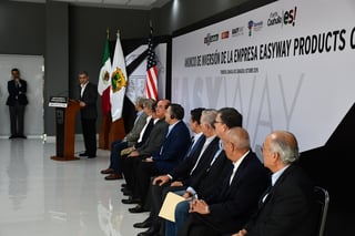 El gobernador de Coahuila, Miguel Riquelme, presentó la inversión en el Centro de Convenciones de Torreón junto a empresarios de la compañía estadounidense y representantes del Municipio. (IVÁN CORPUS)