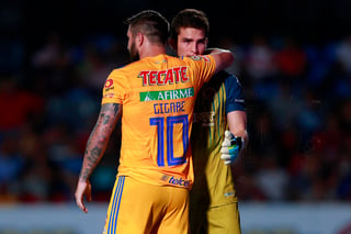 Los Tigres anotaron dos goles en los minutos en que estuvieron inmóviles los jugadores de Veracruz en forma de protesta. (ARCHIVO)