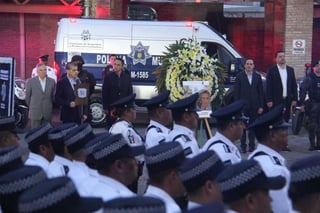 El gobernador de Coahuila y el alcalde de Saltillo rindieron homenaje al policía Vladimir López.