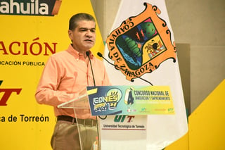 El gobernador estuvo al mediodía acompañando a Esteban Moctezuma Barragán, secretario de Educación Pública, en evento realizado en la Universidad Tecnológica de Torreón UTT. (FERNANDO COMPEÁN)