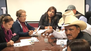 La regidora presidenta de la comisión de Hacienda, Luz María Rincón Barboza, de extracción priista, leyó el dictamen de la cuenta emitido por la Comisión. (EL SIGLO COAHUILA)
