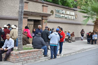 Campesinos de diversos municipios de La Laguna, tanto de Coahuila como de Durango, se manifestaron en el Tribunal Agrario.