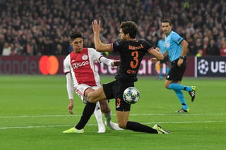 El mexicano vio actividad en el duelo vivido a media semana y en el que su equipo Ajax cayó en casa por la mínima ante el Chelsea.