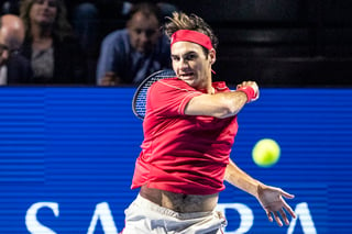 Roger Federer venció 6-4, 6-4 a Stefanos Tsitsipas en la semifinal de Basilea; hoy buscará su décimo título del torneo ante Reilly Opelka.