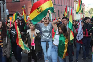 Una organización cívica contraria al presidente de Bolivia, Evo Morales, exigió este domingo la anulación de las elecciones generales por las irregularidades en el conteo de votos y reiteró su pedido de 'desobediencia civil' ante un posible estado de excepción. (EFE)