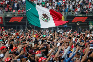 Miles de aficionados asistieron al Autódromo Hermanos Rodríguez para disfrutar del Gran Premio de México. (EFE)