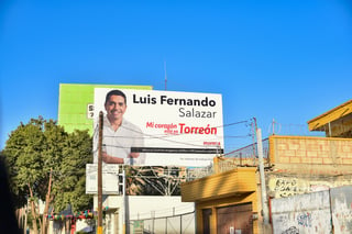 Desde la semana pasada se instalaron anuncios por el informe de Luis Fernando Salazar. (ERNESTO RAMÍREZ)