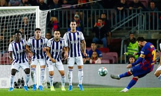 El astro argentino anotó un golazo de tiro libre al minuto 34, superando a la barrera e incrustando el balón en el ángulo. (EFE)