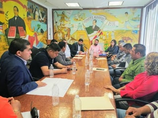 Titulares de las diferentes dependencias municipales entablaron una reunión de trabajo con el alcalde. (EL SIGLO DE TORREÓN / BETTY SILVA)