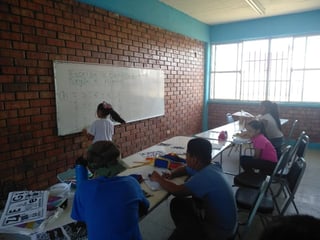 Las clases con personal del Conafe son dirigidas a estudiantes que necesitan una enseñanza más especializada. (EL SIGLO DE TORREÓN / BETTY SILVA)