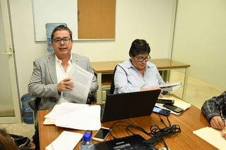 Ignacio Corona, regidor de Morena, y su compañera María Elena Mireles señalaron irregularidades. (FERNANDO COMPEÁN)