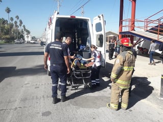 Personal del departamento de Bomberos y paramédicos de la Cruz Roja brindaron la atención al lesionado, el cual fue trasladado a la Clínica 46 del Instituto Mexicano del Seguro Social IMSSS a bordo de una ambulancia.
(EL SIGLO DE TORREÓN)