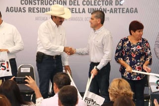 El gobernador Miguel Riquelme Solís puso en marcha la construcción de un colector de aguas residuales en Villa Unión.