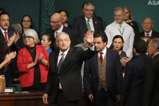 El presidente Andrés Manuel López Obrador reiteró hoy su compromiso para seguir fortaleciendo al Instituto Mexicano del Seguro Social (IMSS), a fin de garantizar de que funcione bien y se cuente con buen sistema de salud pública. (NOTIMEX)