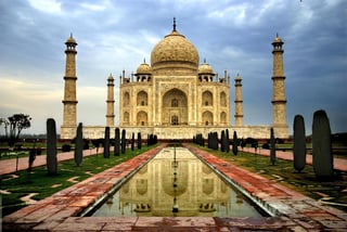 El más destacado es el Taj Mahal, una de las siete maravillas modernas del mundo. (ESPECIAL)