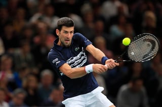 Novak Djokovic se impuso sin problemas 6-1, 6-2 al griego Stefanos Tsitsipas. (AP)