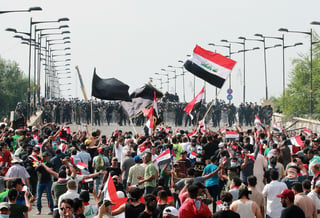 Los iraquíes siguen protestando por el deterioro de los servicios públicos, el desempleo y la crisis.