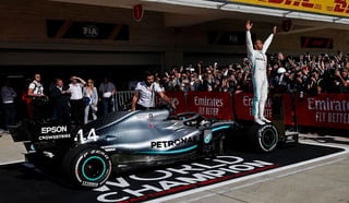 El inglés Lewis Hamilton (Mercedes) se ha proclamado matemáticamente, por sexta vez, campeón del mundo de Fórmula Uno, tras acabar segundo el Gran Premio de Estados Unidos, que se disputó este domingo en el Circuito de las Américas de Austin (Texas). (EFE)