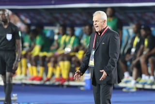 El técnico mexicano fue cesado de su cargo como seleccionador egipcio luego de la eliminación en la Copa Africana de Naciones. (ARCHIVO) 