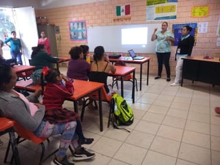 En diferentes centros de educación básica, personal de Salud Municipal brinda este taller a padres de familia y alumnos. (EL SIGLO DE TORREÓN)