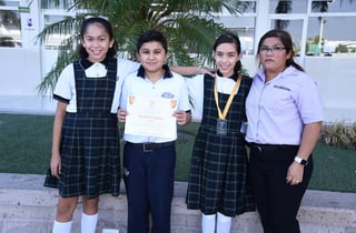 Ivania, Diego, Leonardo y Andrea; asesor: miss Elizama. Proyecto ganador: Nanoprotector.