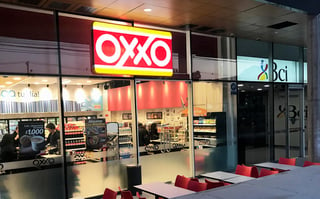 El viernes pasado, Oxxo, propiedad de Fomento Económico Mexicano (Femsa), dijo a este medio que registró una suspensión temporal en los depósitos a cuentas bancarias, debido a incidentes relacionados con controles de seguridad. (ARCHIVO)