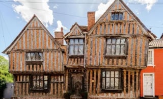La residencia se encuentra en Suffolk, Inglaterra, una pequeña localidad conocida por conservar los pueblos mediavales de Gran Bretaña. (ESPECIAL)