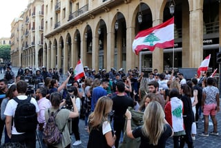 La demanda en las calles libanesas es por un gobierno de expertos más que de políticos. (ARCHIVO)