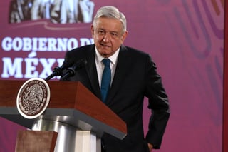 El presidente Andrés Manuel López Obrador urgió a los diputados federales a aprobar las reformas para reducir las prerrogativas de los partidos políticos al 50%, dijo, para ver ‘quién es quién ’ entre los organismos políticos. (ARCHIVO)
