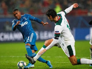  Douglas Costa en el tiempo añadido dio este miércoles la victoria al Juventus ante un correoso Lokomotiv. (EFE)