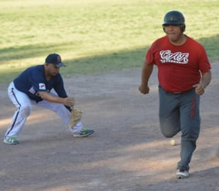 La Liga de Beisbol de Veteranos de La Laguna, que continuará su temporada con cuatro juegos. (ARCHIVO)
