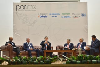 En la primera mesa del foro participaron legisladores, académicos y el alcalde de Torreón.