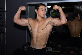 Este joven torreonense que se entrena en el gimnasio Holox del Territorio Santos Modelo, participará la próxima semana en el campeonato mundial de la World Natural Bodybuilding Federation. (JESÚS GALINDO)
