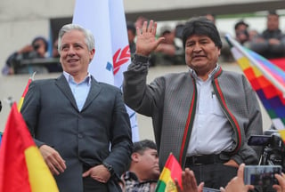 El vicepresidente de Bolivia, Álvaro García Linera, dimitió también a su cargo, luego de que el mandatario del país, Evo Morales, renunciara como jefe de Estado. (EFE)