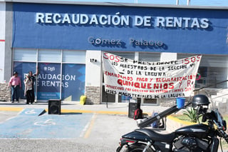 La semana pasada el Movimiento Base Magisterial cerró dos oficinas de Recaudación de Rentas para exigir pagos. (EL SIGLO DE TORREÓN)