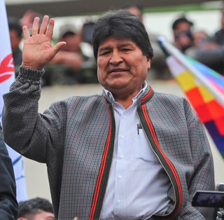 'Hermanas y hermanos, parto rumbo a México, agradecido por el desprendimiento del gobierno de ese pueblo hermano que nos brindó asilo para cuidar nuestra vida', expresó Evo Morales en su cuenta de Twitter. (ARCHIVO)