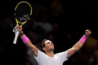 Rafael Nadal perdía 5-1 en el tercer set ante Daniil Medvedev y vino de atrás para derrotarlo. (EFE)