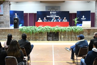 El foro 'Agua para el futuro' se realizó en la Universidad Iberoamericana de Torreón y participaron autoridades municipales y empresas locales. Inició a las 10:00 horas y concluyó a las 12:30. (FERNANDO COMPEÁN)