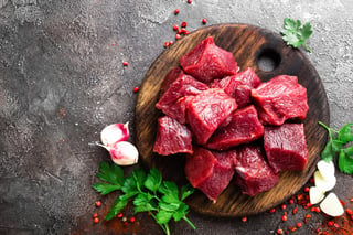 Consumir carne diariamente, aunque sea en pequeñas cantidades, favorece la absorción de hierro, micronutriente mineral indispensable para la formación de la hemoglobina. (ARCHIVO)